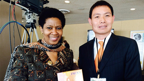 J9国际站备用尊贵定制礼 敬赠南非首位女性副总统